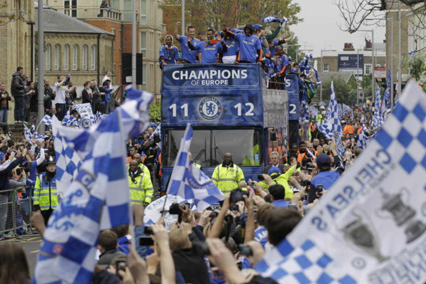 „Chelsea“ futbolininkus pasitiko dešimtys tūkstančių gerbėjų.