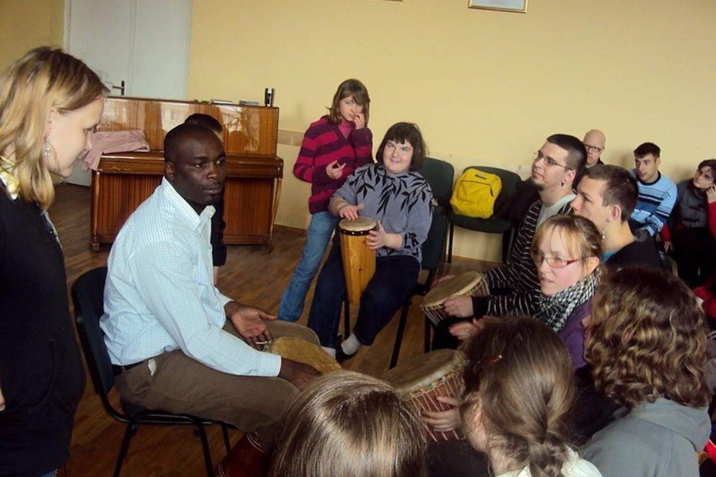 Kartais Chijioke tenka rengti įvairias paskaitas ir seminarus apie Afrikos kultūrą.