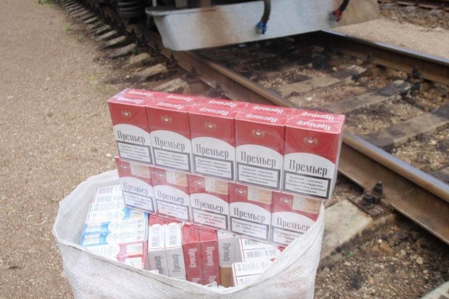 Šilumvežio mašinistas prisipažino, šias cigaretes atgabenęs iš Baltarusijos.