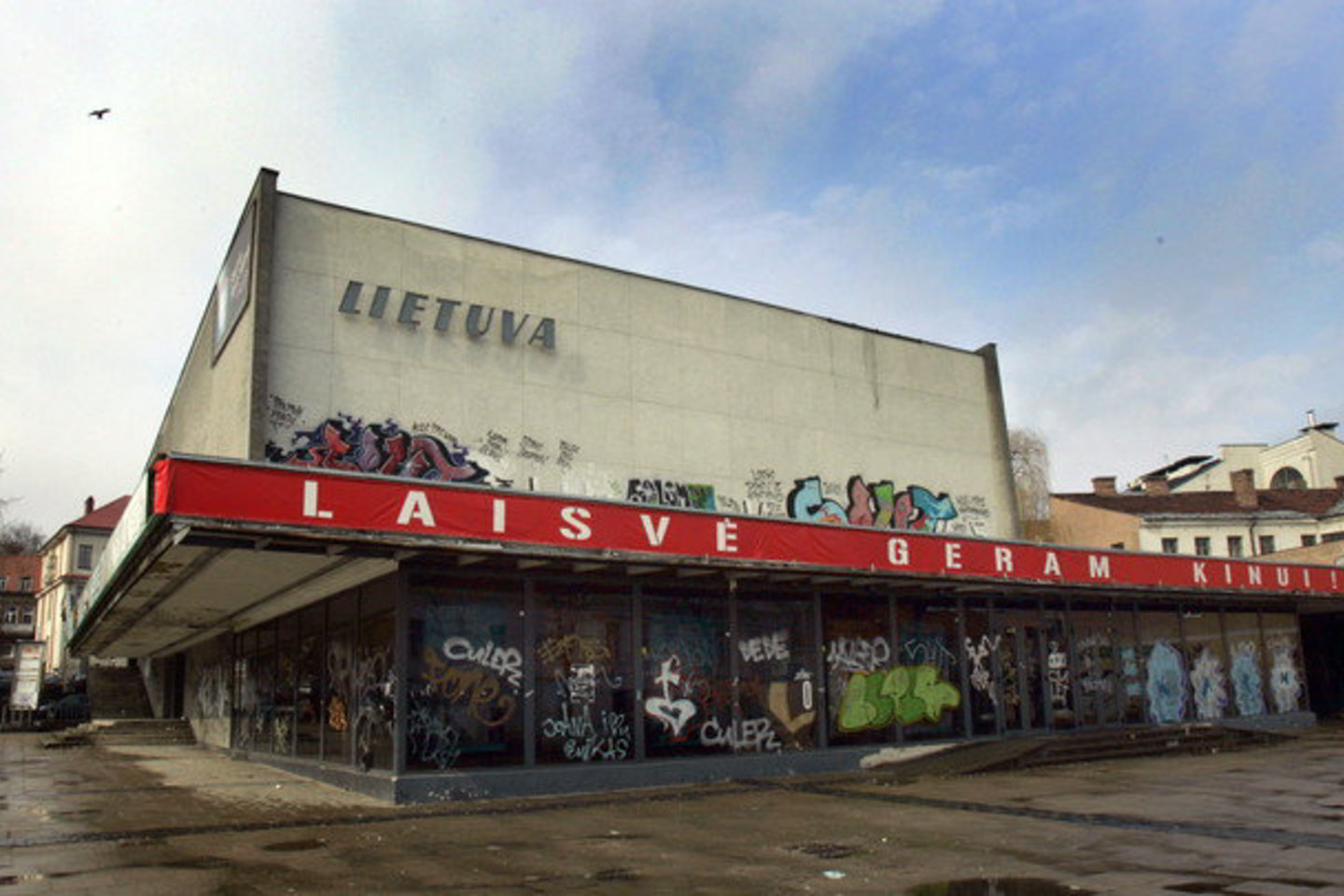 Vilniuje jau ilgai akis bado buvusio kino teatro pastatas.