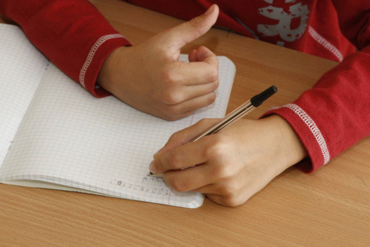 Vaikiška rašysena parašytuose rašteliuose grasinama lopšelio-darželio vaikams bei reikalaujama išpirkos.