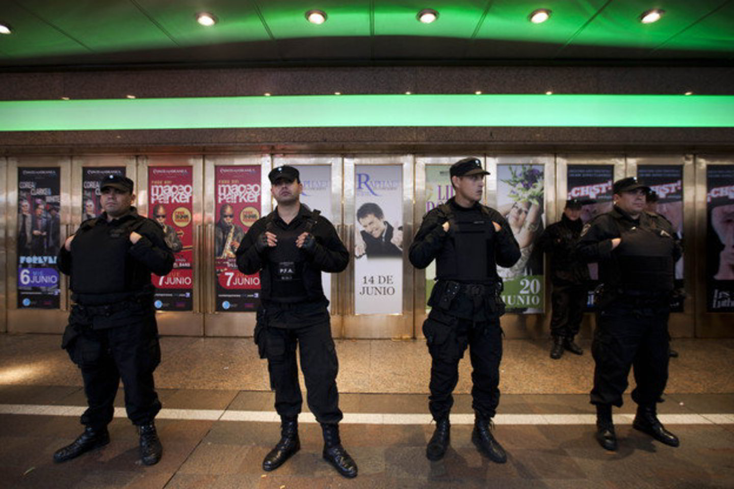 Bomba aptikta viename iš apšvietimo prietaisų „Gran Rex” teatre.