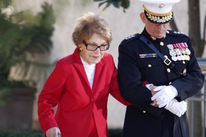 Buvusi JAV pirmoji ponia N. Reagan gyja po griuvimo
