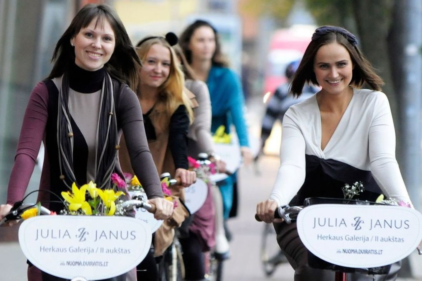 Vilnių papuoš „Julia Janus“ mada ant dviračių.