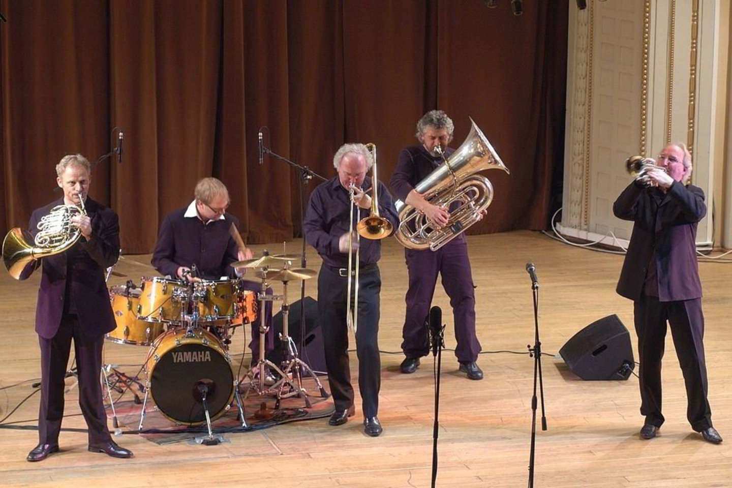 Norvegų džiazo ansamblis "The Brazz Brothers" muziką atlieka virtuoziškai ir su spontaniško humoro gaidele.