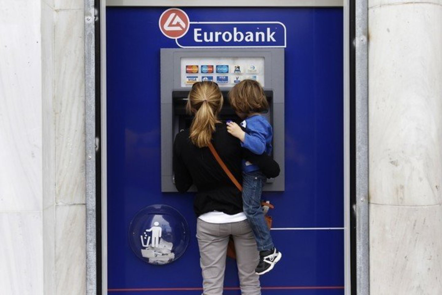 ES ir kiti tarptautiniai kreditoriai pareikalavo, kad Graikija vykdytų reformas - mainais už šimtus milijardų eurų, skiriamų Graikijai, kad ji išbristų iš recesijos.