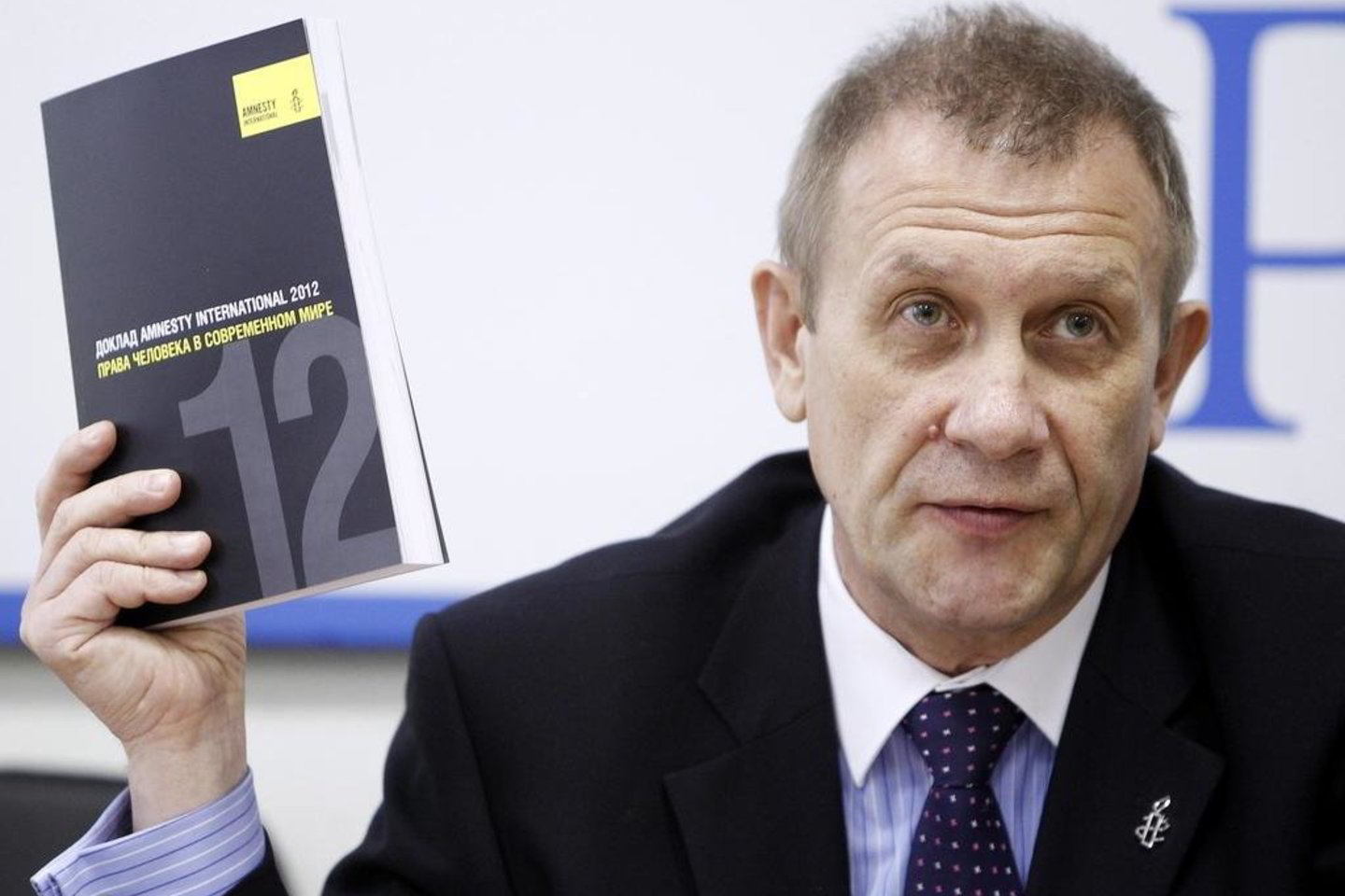 "Amnesty International" ataskaitą Maskvoje pristatė šios organizacijos atstovas Rusijoje Sergejus Nikitinas.