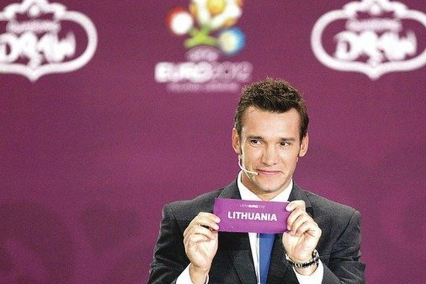 Ar garsiausias Ukrainos futbolininkas A.Ševčenka (nuotr.) spės išsigydyti kulno ir nugaros traumas ir galės žaisti Europos čempionate, paaiškės gegužės 29-ąją, kai rinktinės treneris O.Blochinas priims galutinį sprendimą.