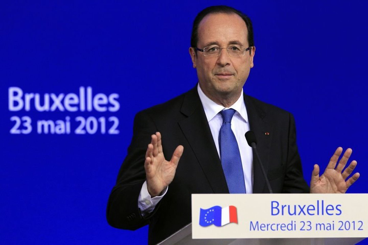 F. Hollande'as sakė norintis, kad euroobligacijos būtų įrašytos į tolesnę ES darbotvarkę.