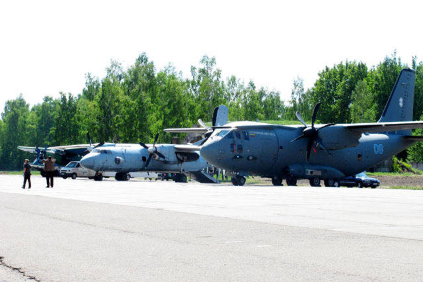 Šiaulių kariniame aerodrome ruošiamasi šeštadienį įvyksiančiai šventei.