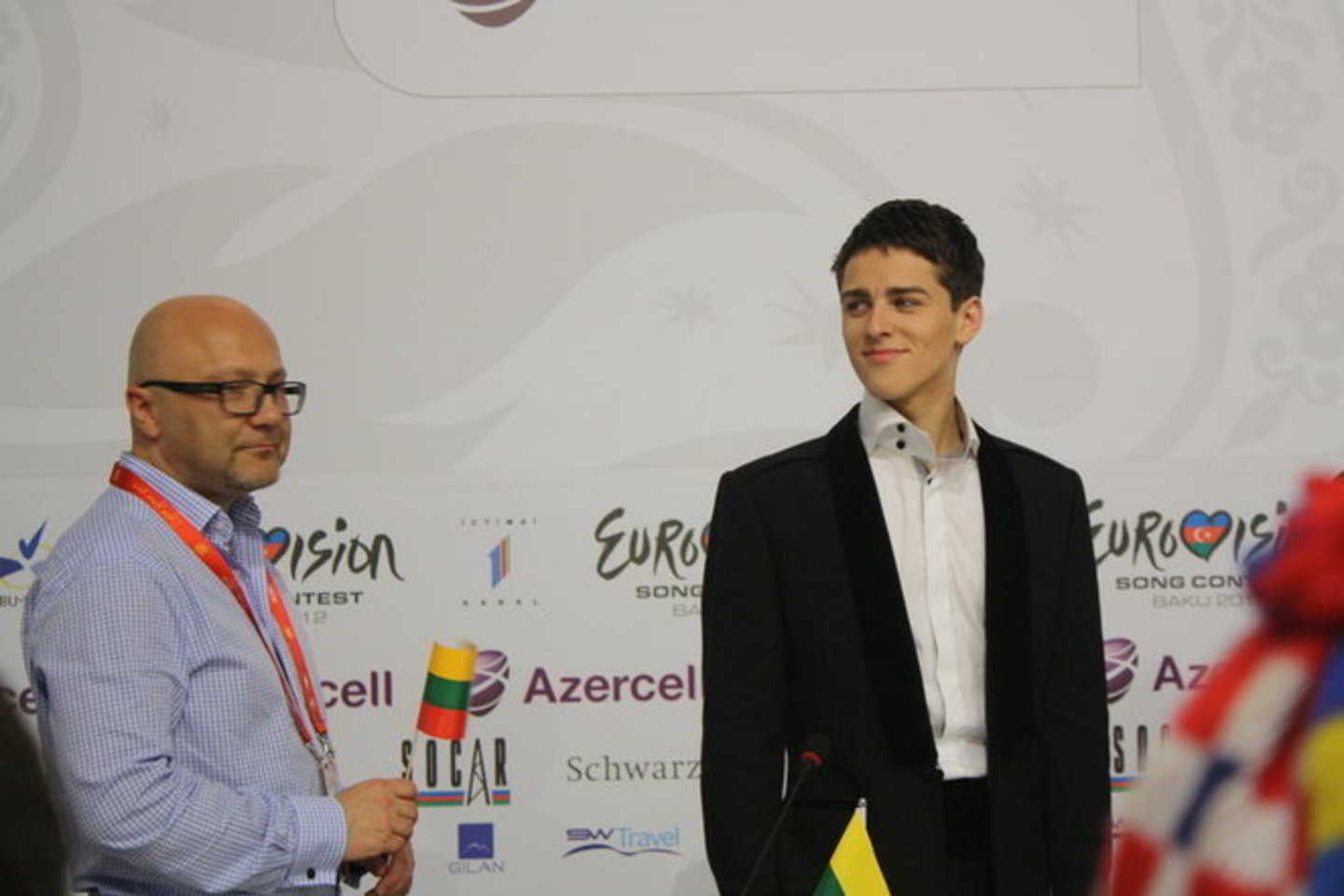 “Pusfinaliuose visi girdėjo dainas ir, manau, savo favoritus jau išsirinko. Ir net dabar per repeticiją užgrojus Donato dainai salė ploja. Taigi viskas yra gerai”, - patikino A. Giržadas.