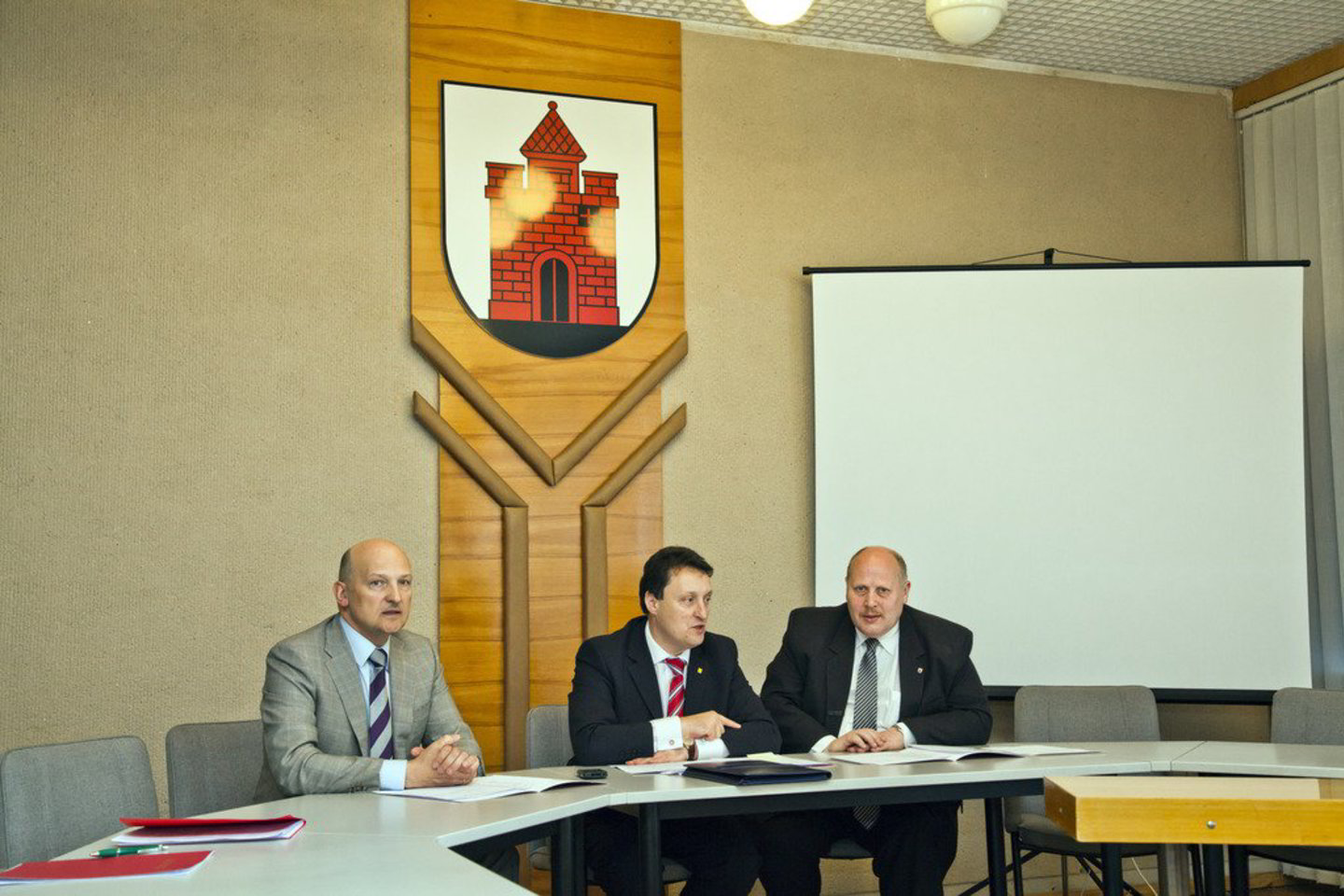 (Iš kairės): LDSF prezidentas R.Bakutis, Vidaus reikalų ministras A.Melianas ir Panevėžio meras V.Satkevičius.