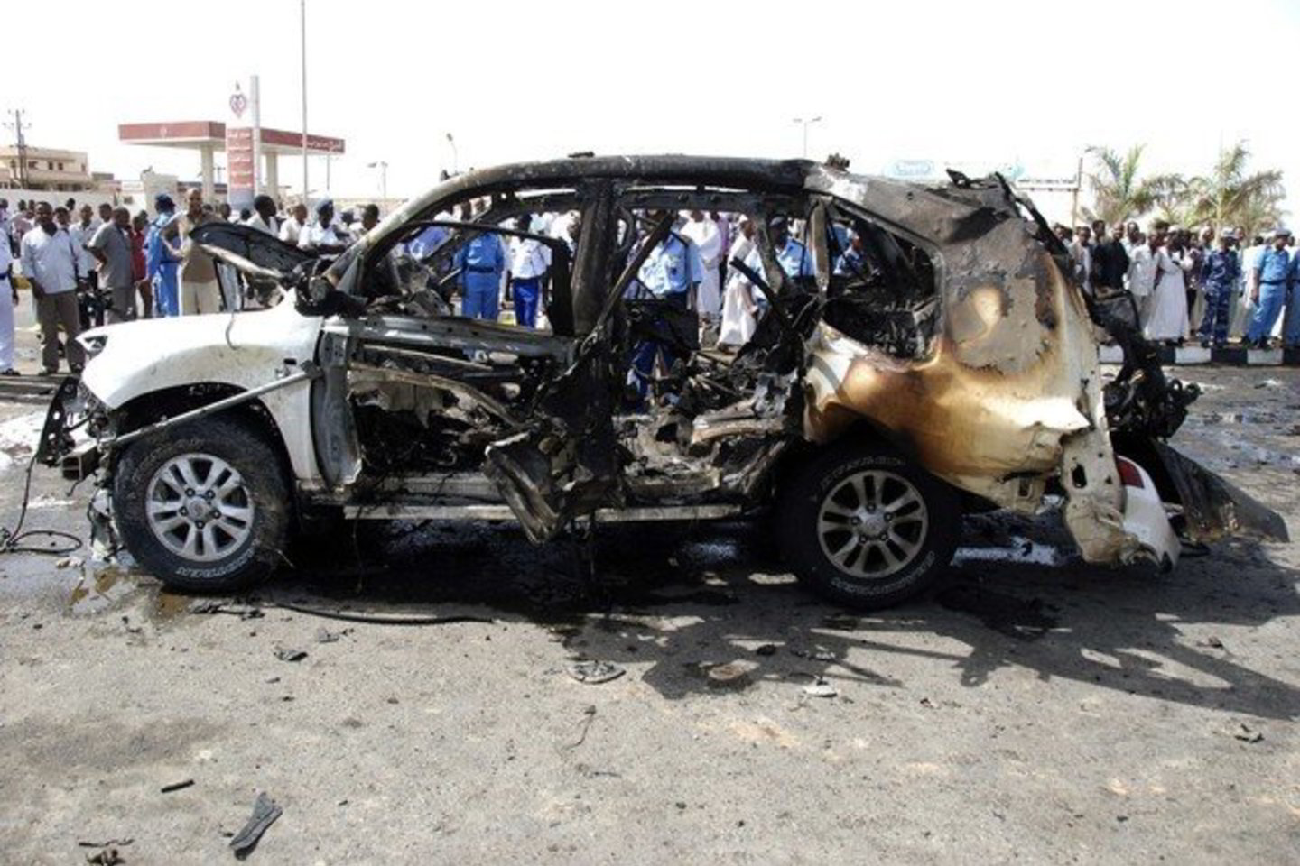 Netrukus po susirėmimų automobilyje sprogo bomba.