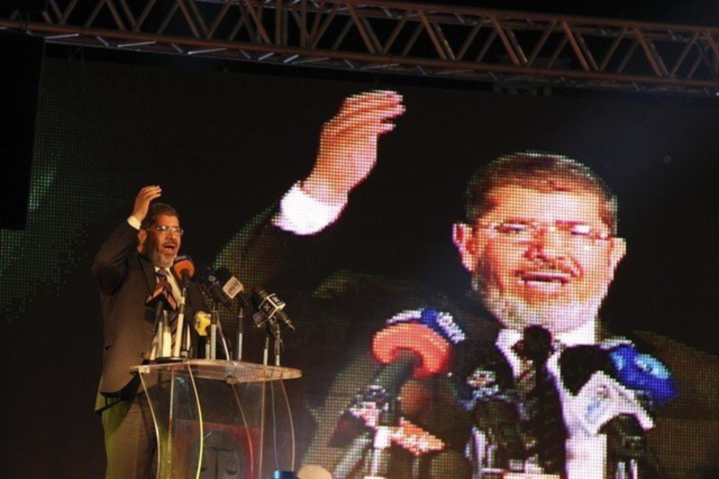 Prezidento rinkimų Egipte lyderiu jau skelbiasi Musulmonų brolijos kandidatas Mohamedas Mursi.