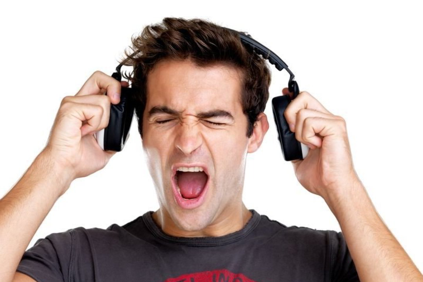 Garsiai grojanti muzika ir žalingi įpročiai – neatsiejami vienas nuo kito?