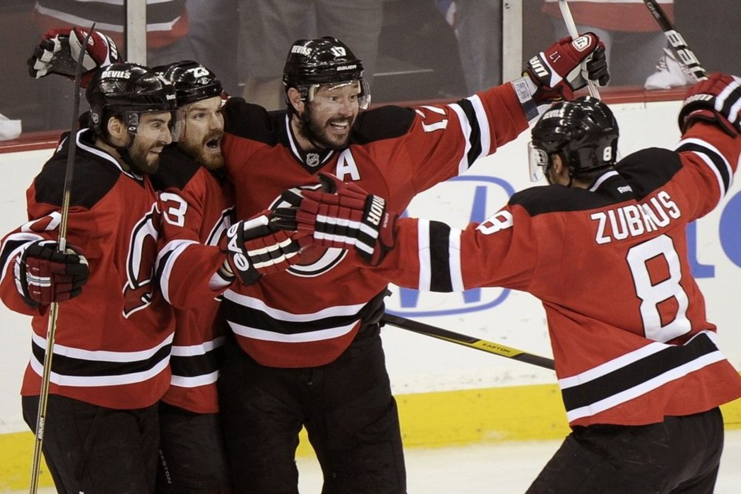 „Devils“ klubas su Dainiumi Zubrumi penktadienį namuose po pratęsimo 3:2 įveikė Niujorko „Rangers“ ledo ritulininkus ir laimėjo seriją iki keturių pergalių 4-2.
