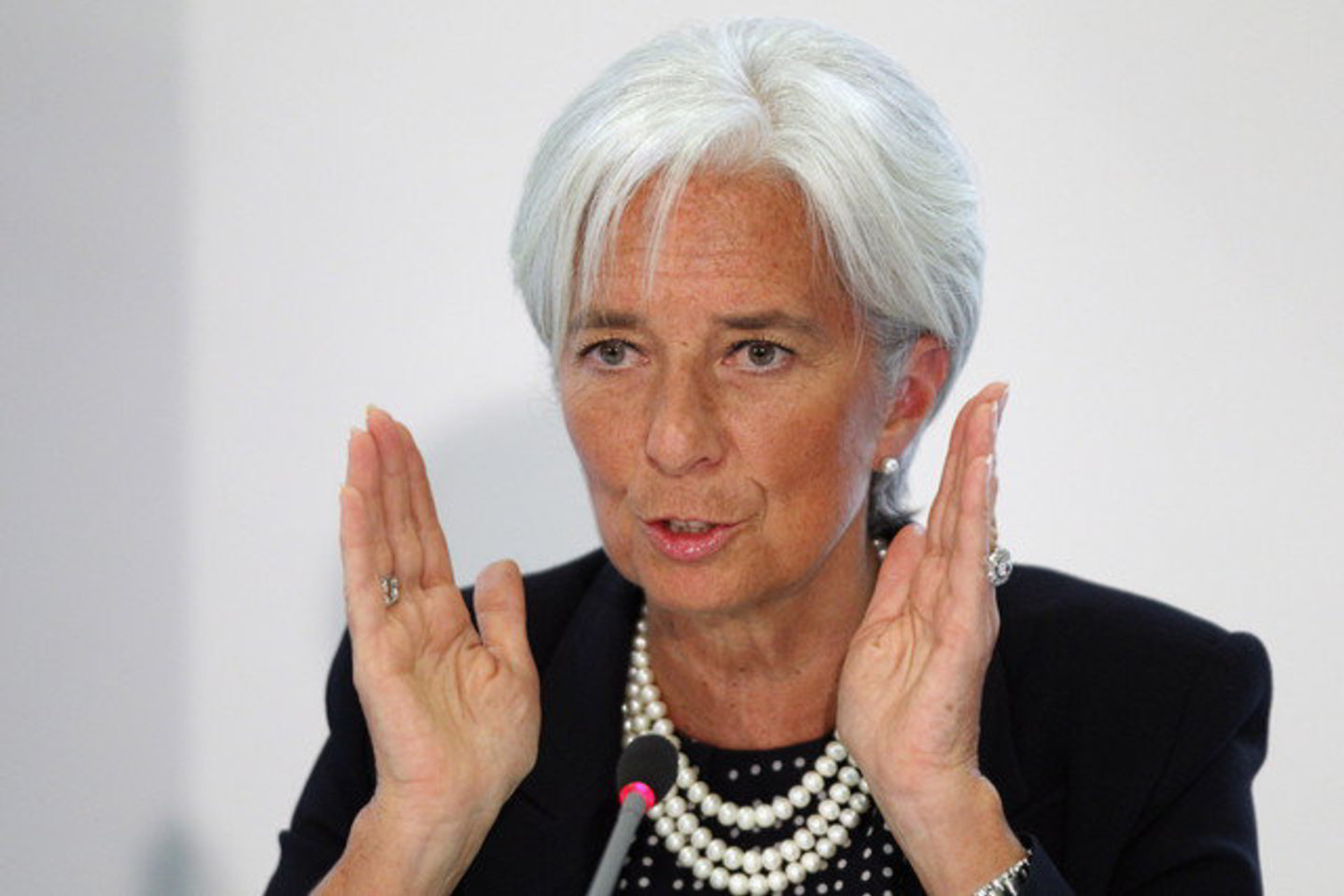 Penktadienį britų laikraštis „The Guardian“ citavo Ch. Lagarde paraginimą graikams „kolektyviai padėti patiems sau“ ir visiems mokėti savo mokesčius.