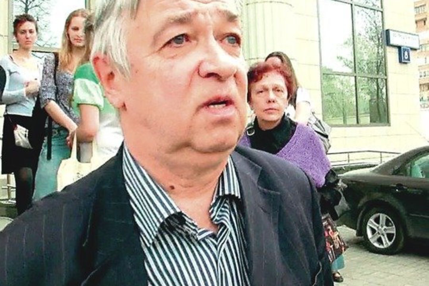 Dėstytojo A.Riabovo išteisinimą skandalingoje pedofilijos byloje dalis Rusijos sveikino, o kita pusė neslėpė pasipiktinimo.