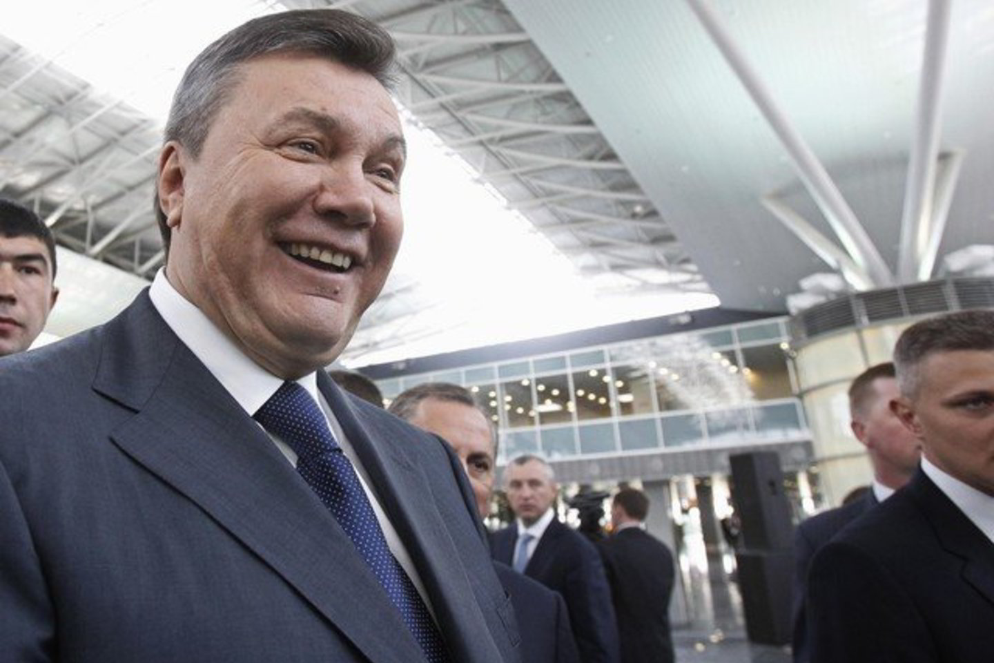 Prezidento Viktoro Janukovičiaus vyriausybė nenorėjo šio nepopuliaraus žingsnio imtis prieš spalį vyksiančius parlamento rinkimus.