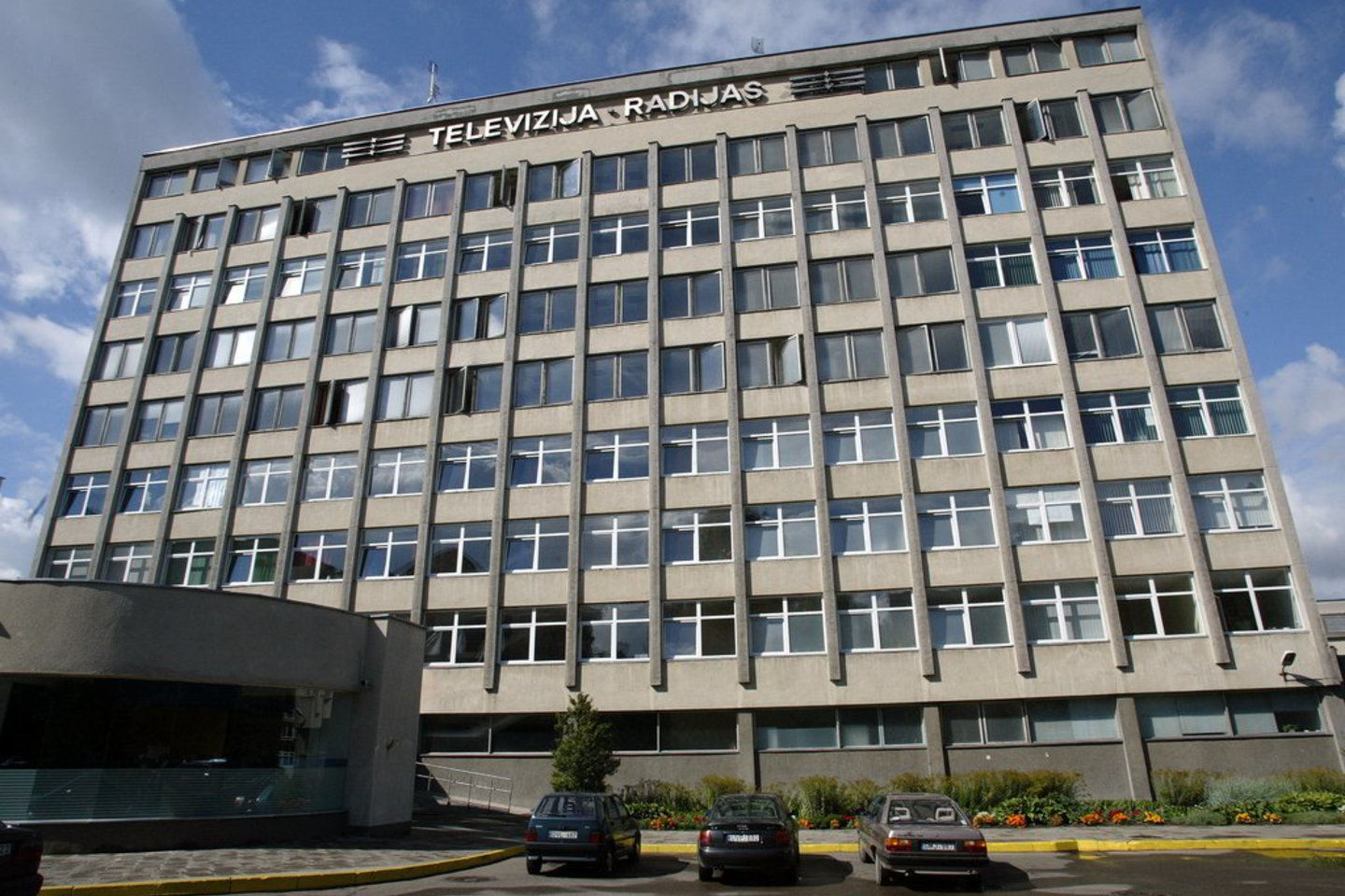 Profesorius G. Aleknonis M. Romerio universitete dirba Politikos ir vadybos fakulteto Politikos mokslų katedros vedėju.