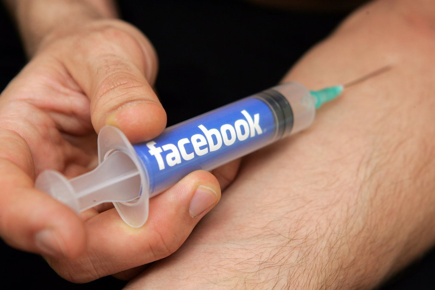 Po Glitchr slapyvardžiu užsimaskavęs Laimonas Zakas socialinėje erdvėje „Facebook“ neregėtai greitai sutraukė tūkstančius gerbėjų, kurių nemažai bando atkartoti tai, ką daro menininkas.