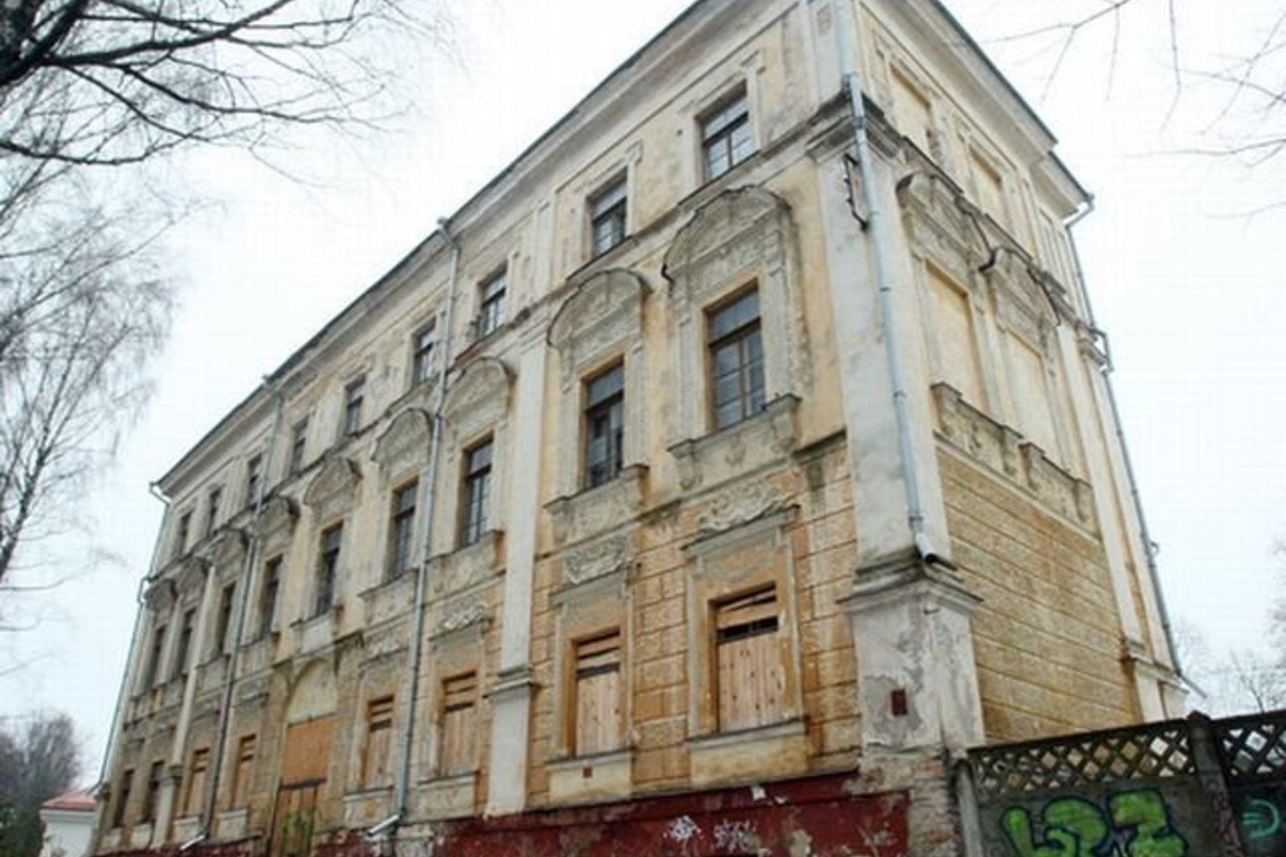 Kadaise čia gyveno vieni galingiausių Lietuvos Didžiosios Kunigaikštystės (LDK) didikų – Sapiegos, įtakingų politikų bei žymių karo vadų šeima, nusipelniusi ir krašto kultūrai.