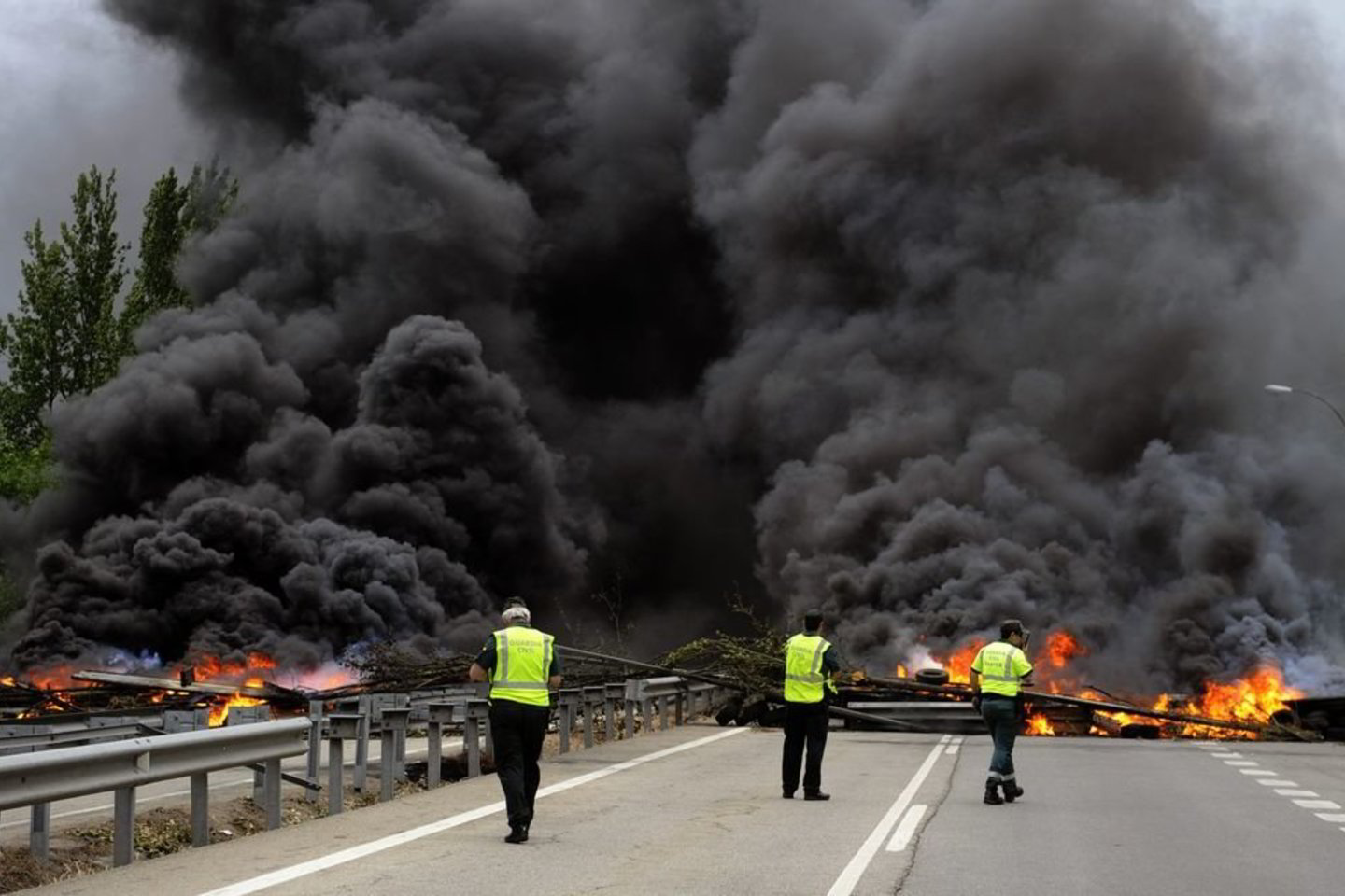 Protestuodami prieš vyriausybės išlaidų mažinimą anglių kasybos sektoriuje, angliakasiai gegužės 29 d. užbarikadavo greitkelį šiaurės Ispanijoje.