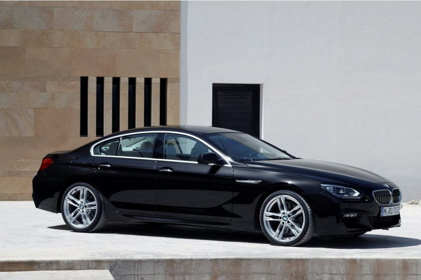 "BMW 6 Gran Coupe" - pirmasis kompanijos istorijoje keturduris kupė.