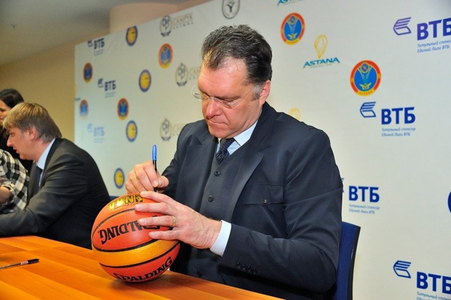 A. Sabonis Astanoje viešėjo krepšinio klube „Astana“ ir susitiko su savo draugu V. Tichonenka.