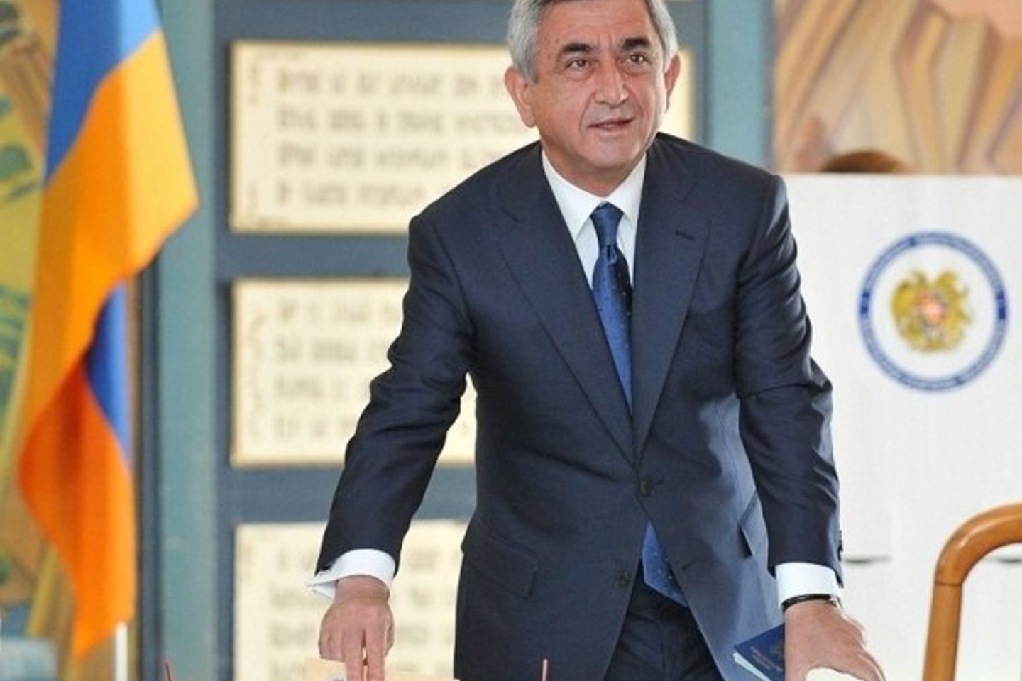 Dabar prezidentas S. Sargsianas per dešimt dienų turi paskirti naują premjerą ir patvirtinti kitus ministrus.