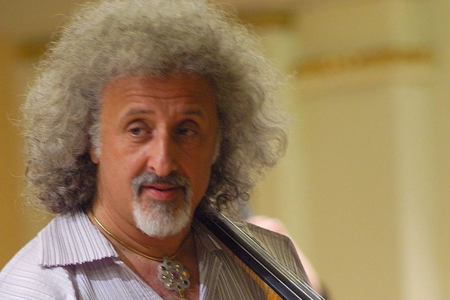 „Štai kodėl aš toks jaunas – aš visą laiką įsimylėjęs!“ – sako violončelininkas M. Maiskis.