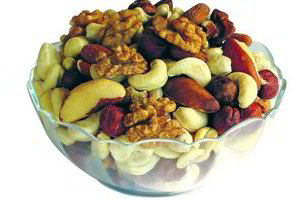 Sulieknėti padeda ir riešutai