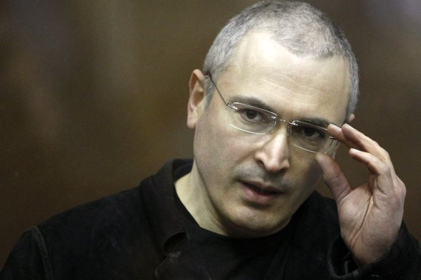"Šiandien ant kairiojo posūkio slenksčio atsidūrė jau visas pasaulis. Tai liudija Obamos triumfas, o laiduoja pasaulinė finansų krizė", - rašo M. Chodorkovskis.