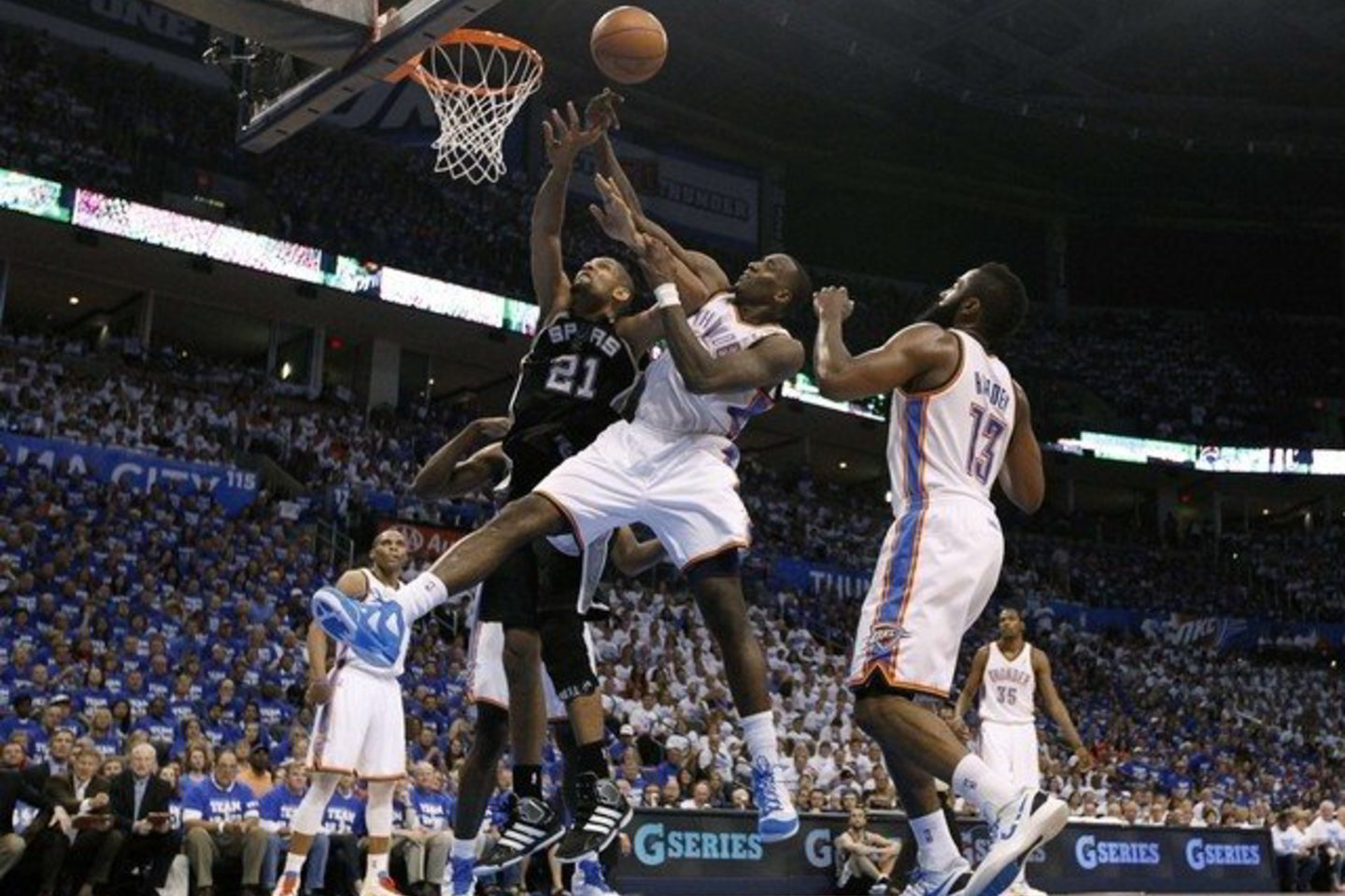 „Thunder“ įveikė „Spurs“ ir išlygino serijos rezultatą.