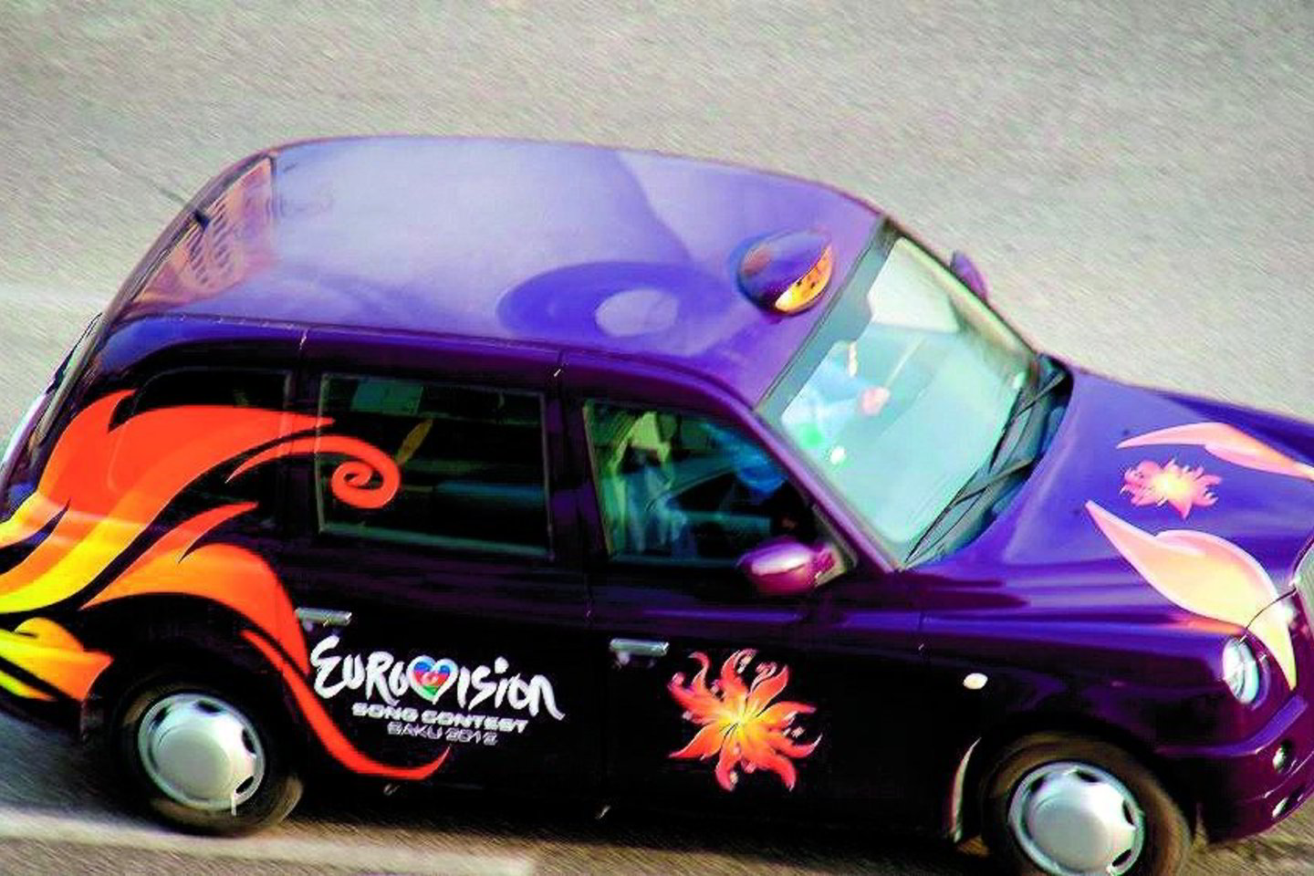 Baku gatvėmis kursavo tūkstantis iš Londono atgabentų taksi, papuoštų “Eurovizijos” simbolika.