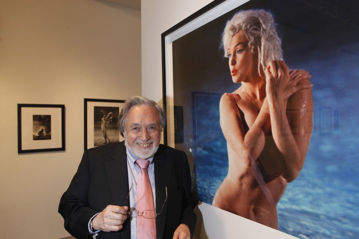 Fotografas Lawrence'as Schilleris legendinę gražuolę Marilyn Monroe 1962 metų gegužės 23 dieną įamžino nuogą baseine.