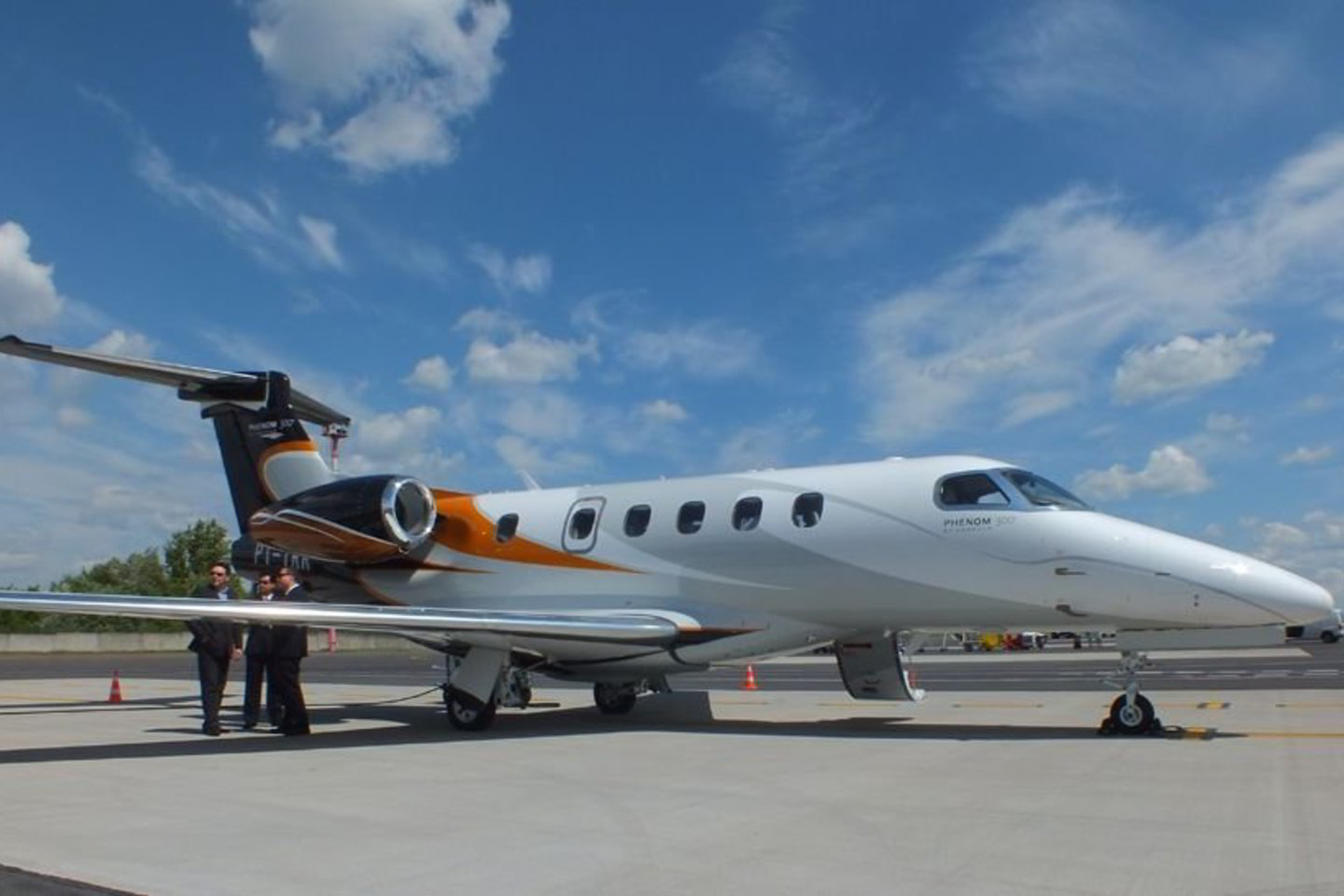 „Phenom 300“ kartu su savo mažuoju broliu „Phenom 100“ kilstelėjo kartelę lengvųjų reaktyvinių orlaivių rinkoje
