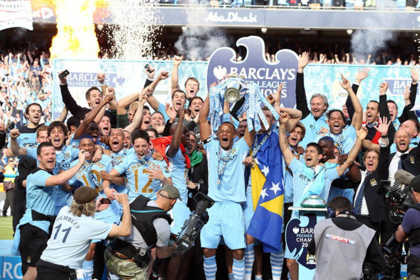 Gegužės 13 d. Anglijos futbolo čempionu po 44 metų pertraukos tapo „Manchester City“ klubas.