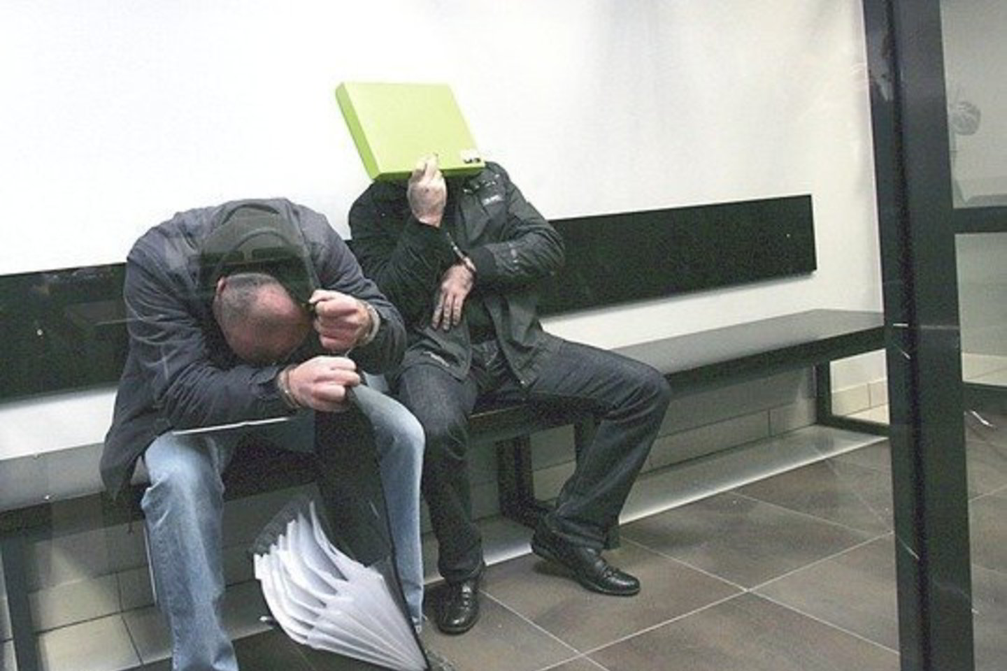 Broliai Nerijus (dešinėje) ir Marius Vaideliai sugalvojo išskirtinį gynybos būdą.