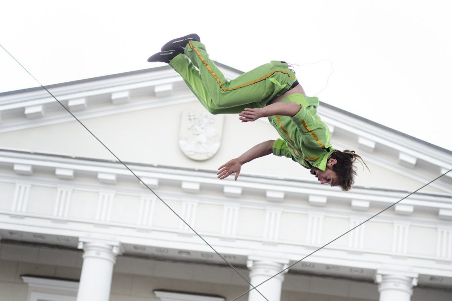 Vilniuje Švedijos nacionalinės dienos proga modernaus cirko trupė „Circus Cirkor“ surengė savo pasirodymą.