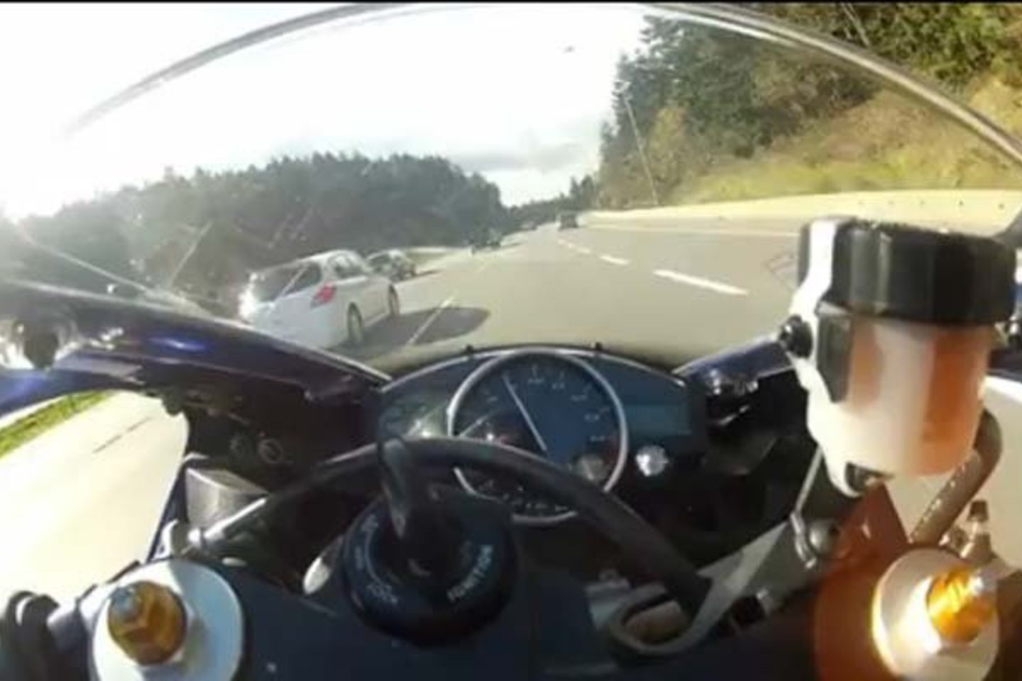 Motociklininką partrenkusio ir iš įvykio vietos pabėgusio „Mazda“ vairuotojui nepavyko išvengti atsakomybės.