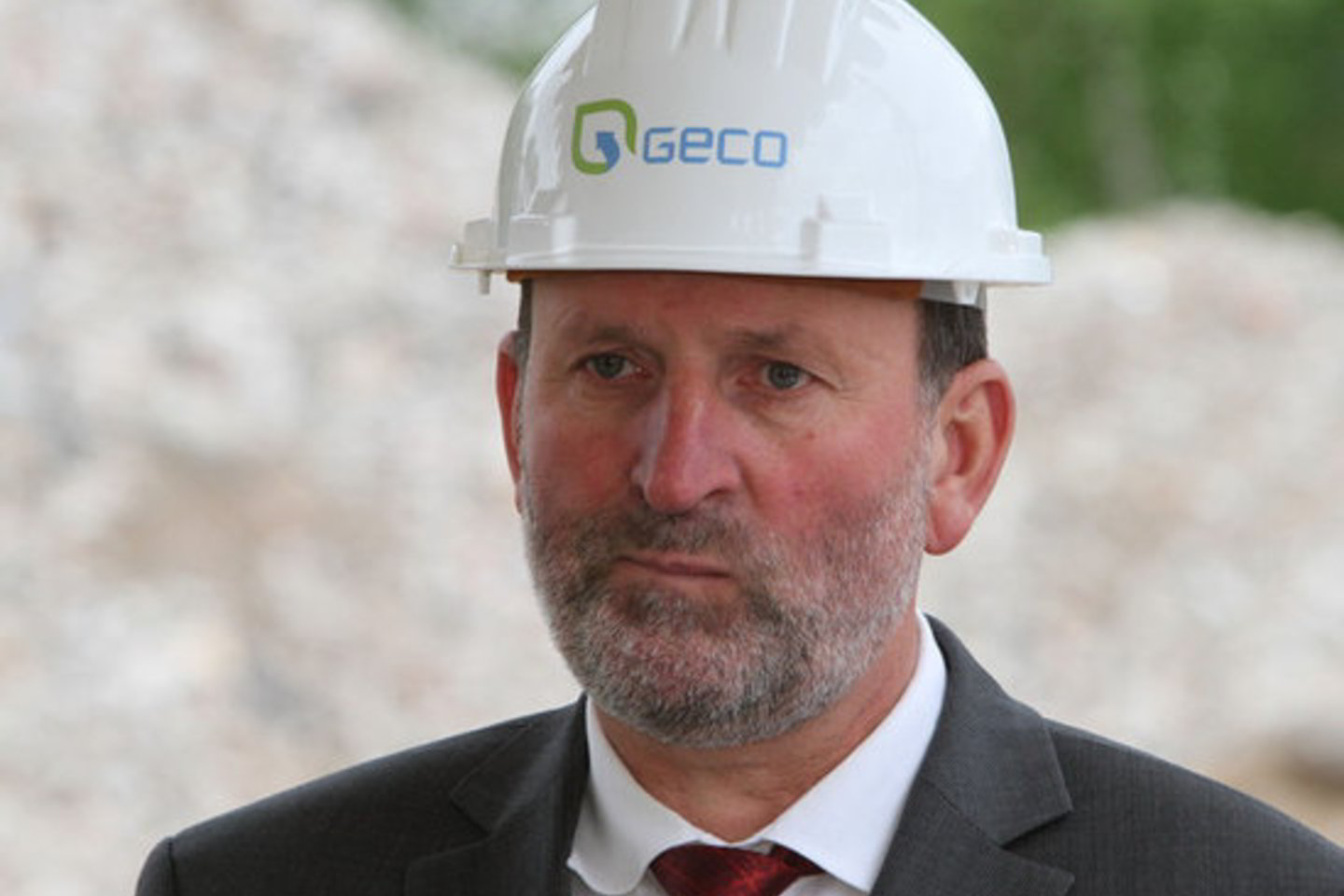Melagingos informacijos paskleidimą J. Šimėnas vertina „kaip siekį jį apšmeižti prieš bendrapiliečius bei pasaulio visuomenę“.
