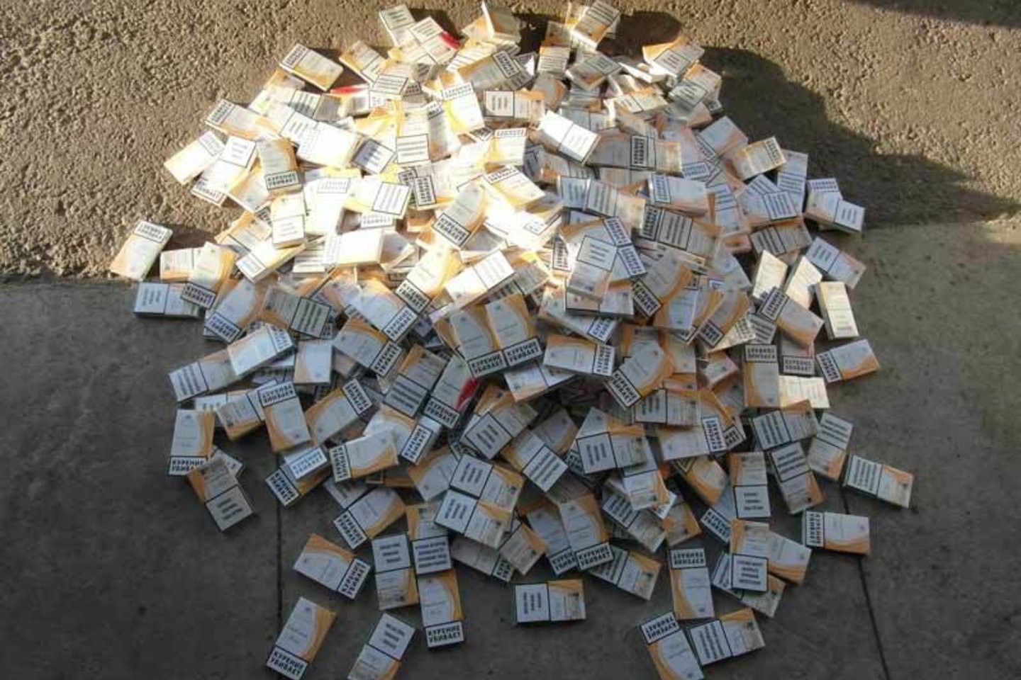 Automobilyje įrengtoje slėptuvėje pasieniečiai rado 544 pakelius cigarečių „Compliment Slims“.