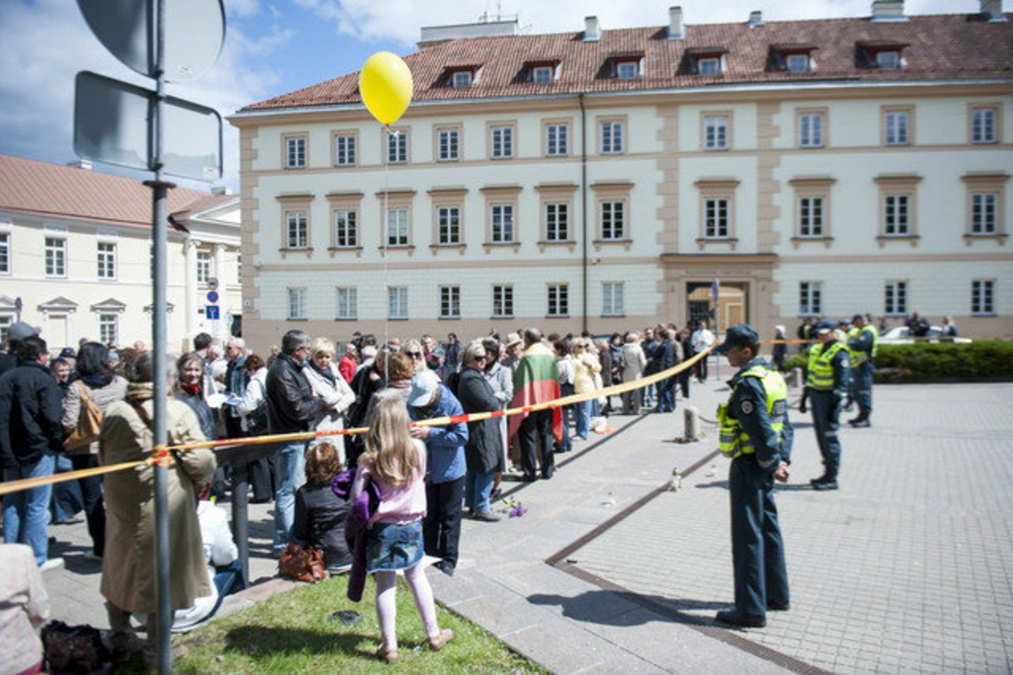 Venckų ir Kedžių šalininkai protestuoja ir prie Prezidentūros.