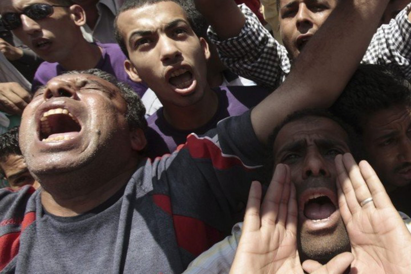 Protestuotojai piktinasi A. Shafiko ryšiais su nuverstu Egipto lyderiu Hosni Mubaraku.