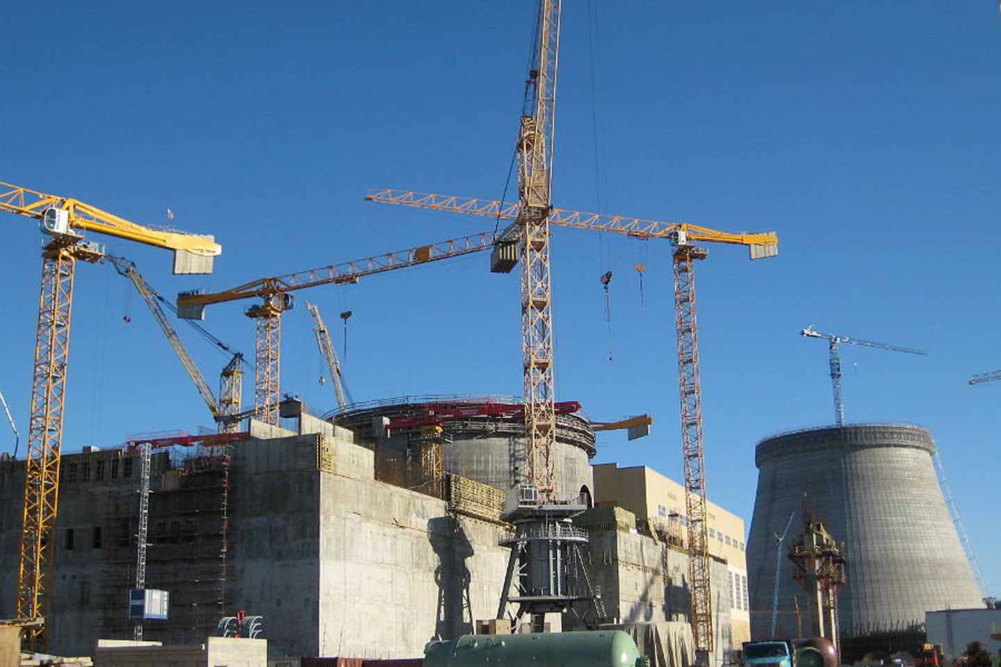 Rusija teigia, kad jos gaminami atominiai reaktoriai patys saugiausi ir skleidžia abejones dėl kitų šalių produkcijos.