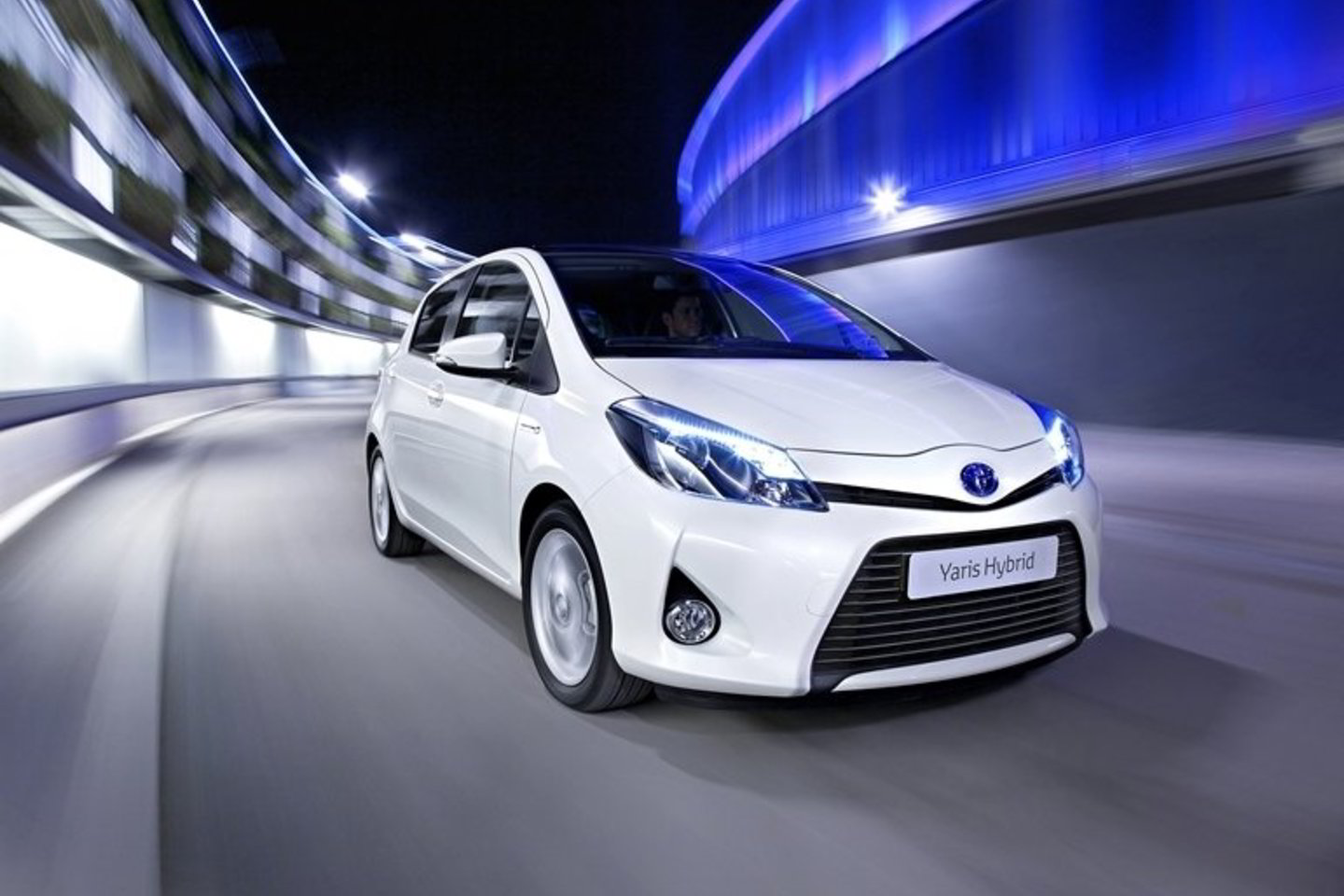 „Toyota Yaris“ - vienintelis miesto automobilis, kurio pirkėjai gali pasirinkti benzininį, dyzelinį ar hibridinį variklį.