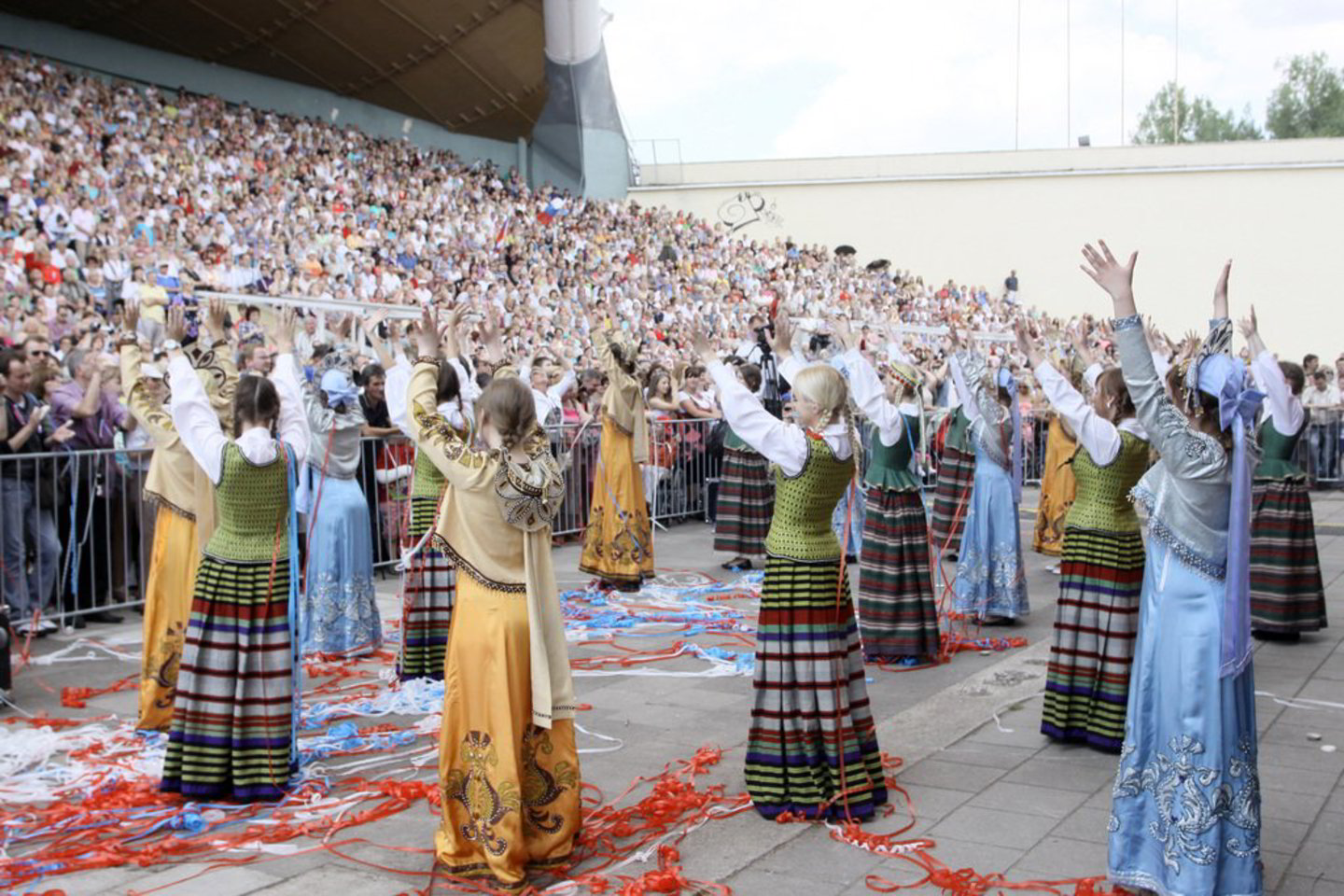 Šventės metu Vingio parko estradoje koncertavo 300 Vilniaus, Kauno, Šiaulių, Visagino meno kolektyvų, Rusijos bei Baltarusijos atlikėjai.