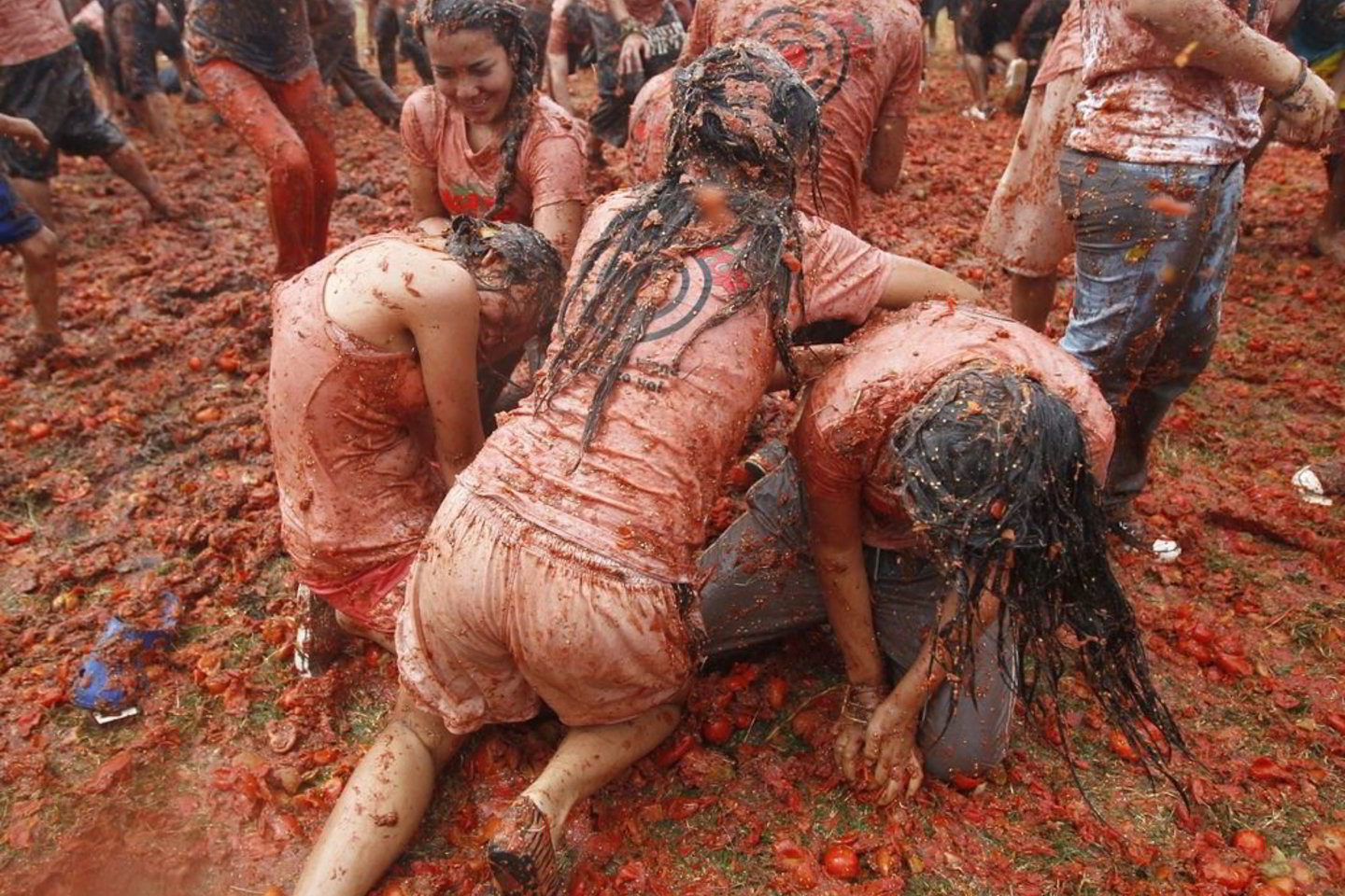 Jau tradicine tapusi kolumbietiška šventė „Tomatina“ visai nesena – atsirado vos prieš šešerius metus.