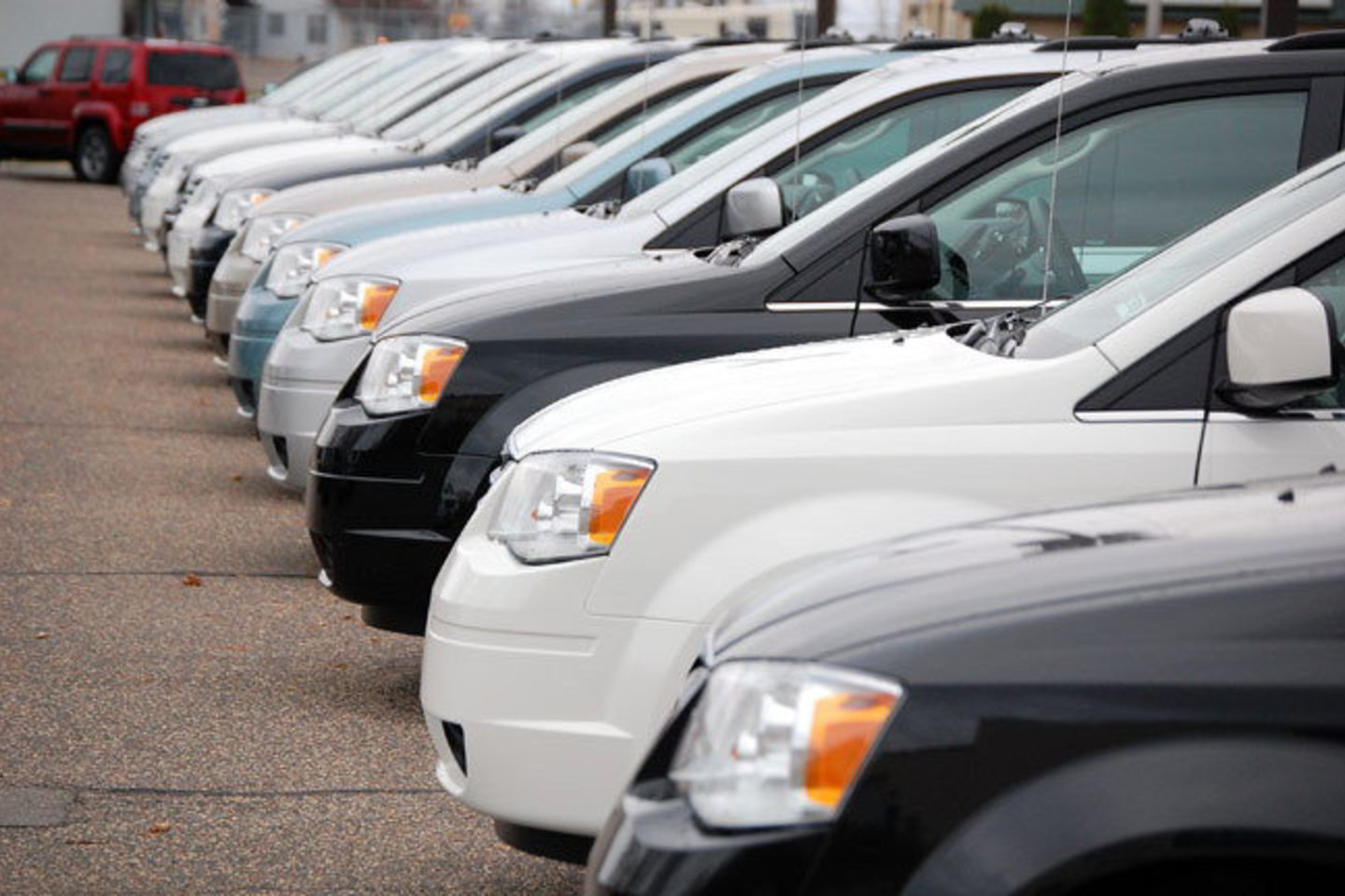 Naujų automobilių šiemet Lietuvoje nupirkta puse tūkstančio (9 procentais) mažiau nei pernai tuo pat metu.